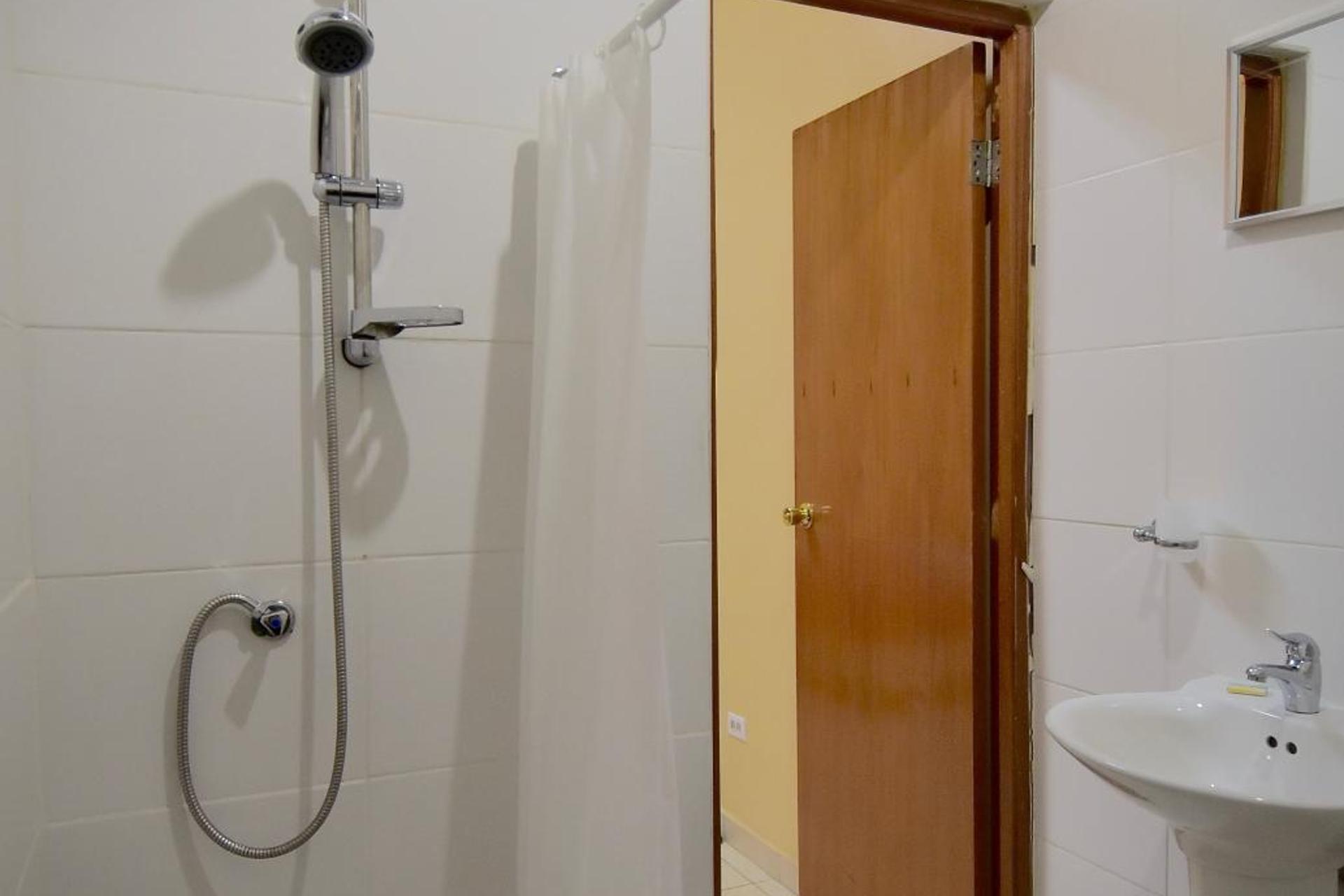 Pista Q hostel and apartments