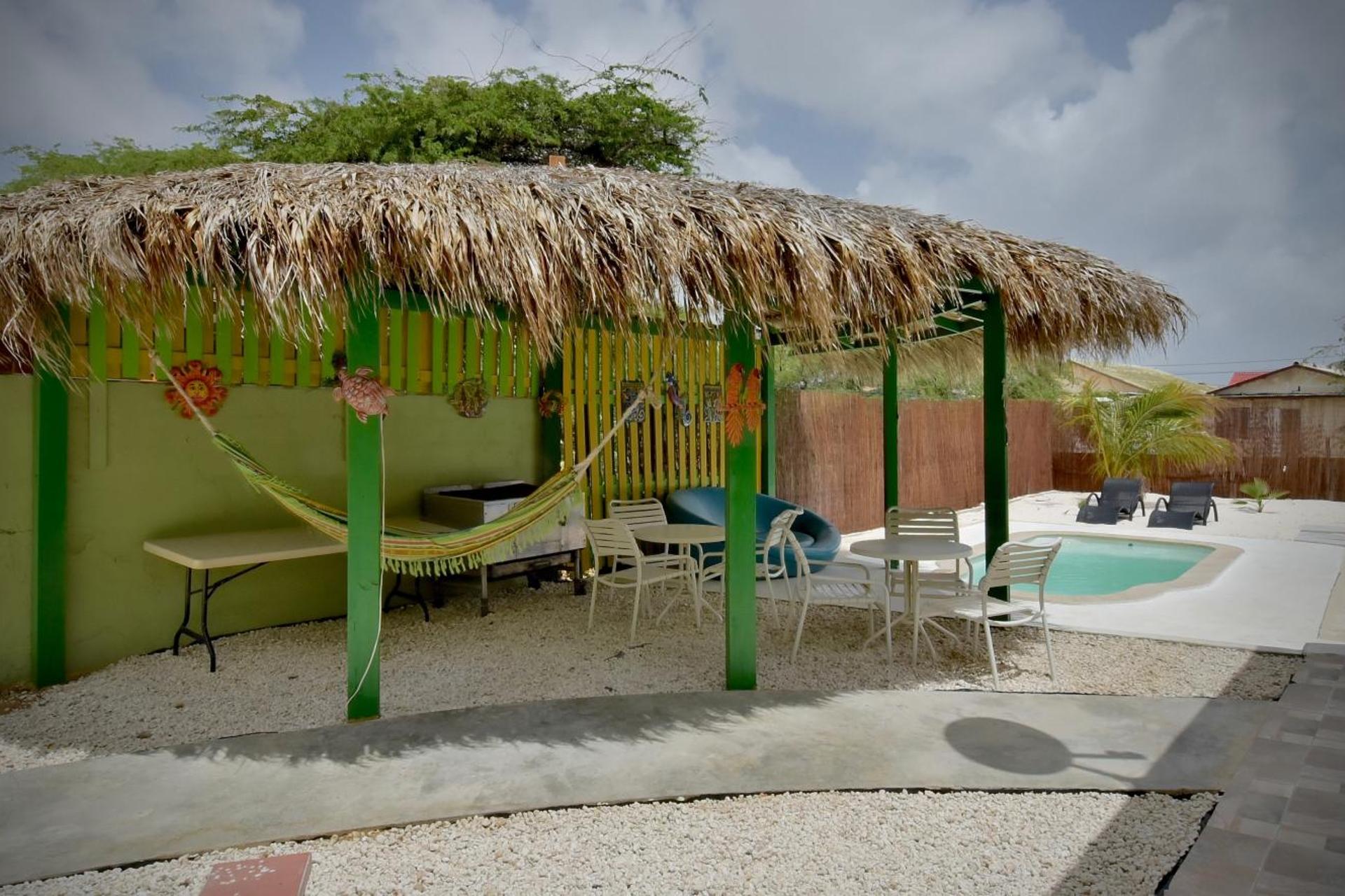 Pista Q hostel and apartments