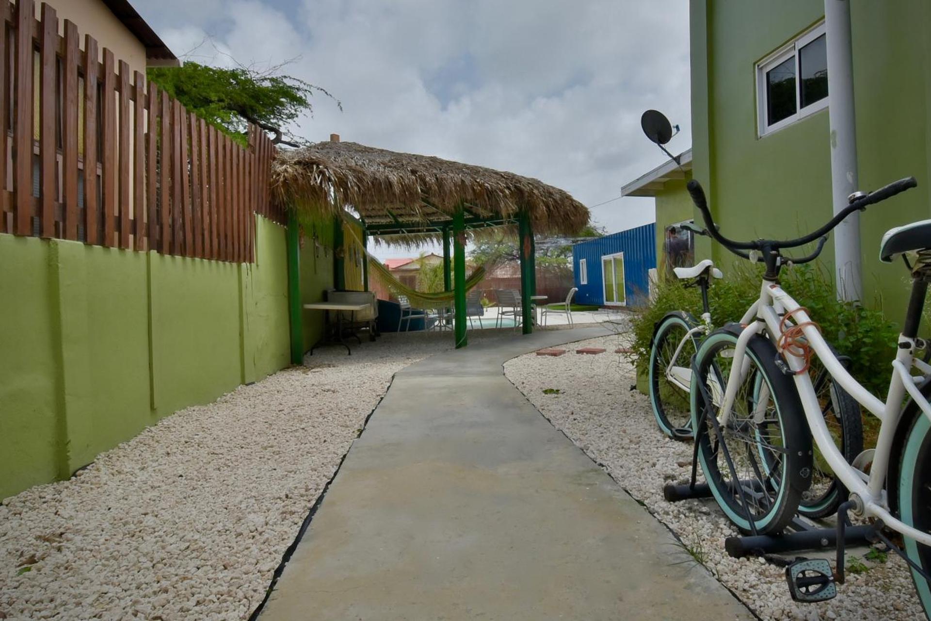 Pista Q hostel and apartments